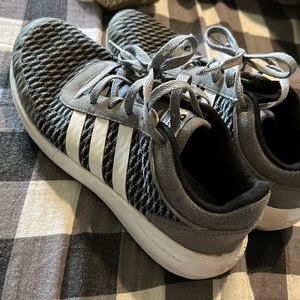 Adidas women’s 8-81/2 men’s 6.5 black grey white
